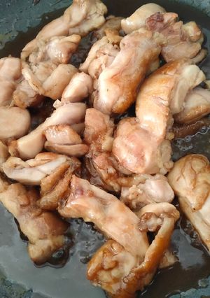 Hình của món Ức gà chiên sốt nước tương.