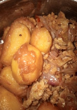 A picture of Soyayyen dankali da scrambled eggs.