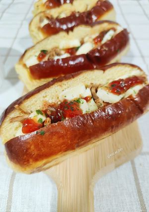 Una foto de Brioche con pulled pork, queso brie y mermelada de tomate