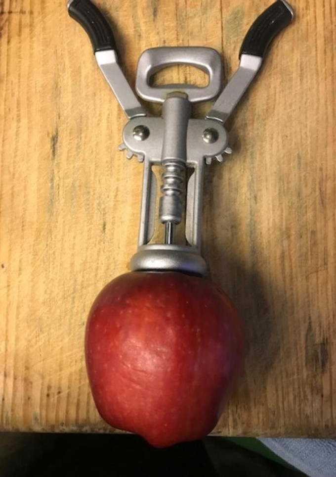 Una foto de TIP PARA DESCORAZONAR MANZANAS 🍎