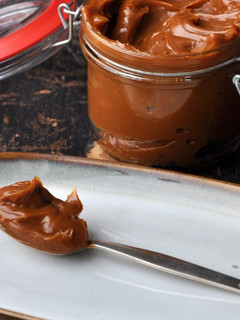 Una foto de 🇦🇷 DULCE de LECHE: casero y súper fácil (Argentina)