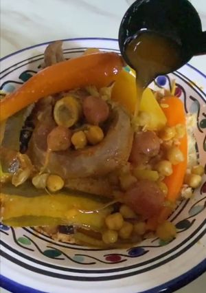 Une photo de Couscous oranais la vraie recette🥩🍗🥕🌶️🥒🍆