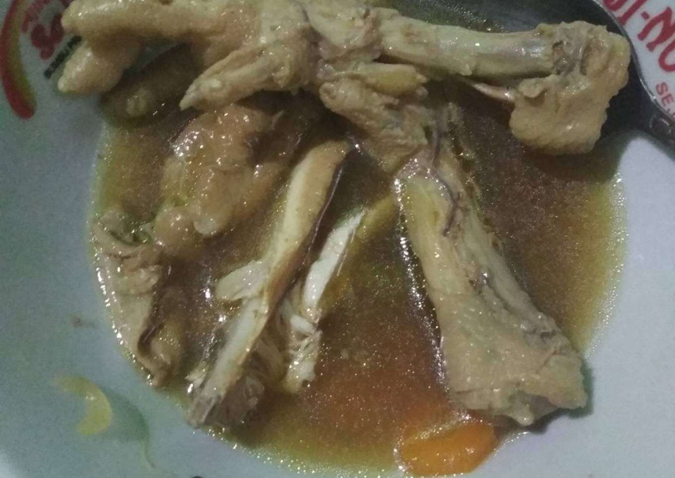Potongan ayam dengan sayur masam