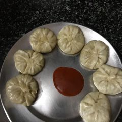 A picture of Momos.