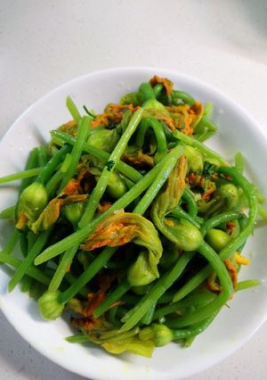 Hình của món Bông bí xào tỏi.