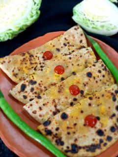 કોબીજ પનીર ના પરોઠા(Cabbage Paneer parotha Recipe in Gujarati) રેસીપી મુખ્ય ફોટો