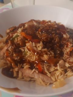 Una foto de Arroz oriental 🇯🇵 con salsa Teriyaki casera