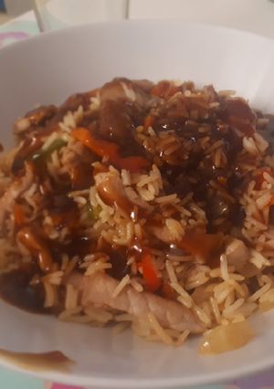 Una foto de Arroz oriental 🇯🇵 con salsa Teriyaki casera