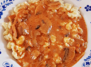 Tejfölös gombapaprikás🧅🧄🍄🌶 nokedlivel recept fotója