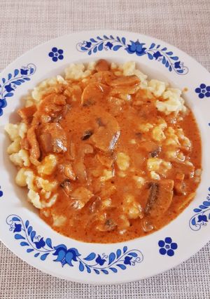 Tejfölös gombapaprikás🧅🧄🍄🌶 nokedlivel recept fotója