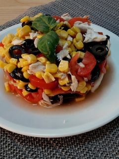 O poză a rețetei Salată de vară cu macrou.