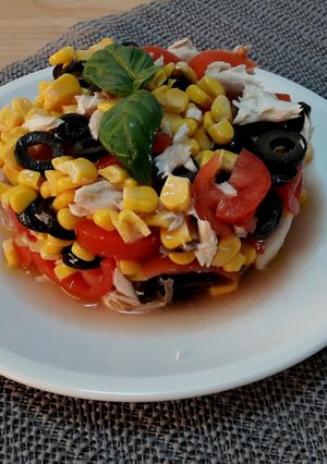O poză a rețetei Salată de vară cu macrou.