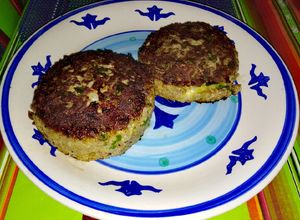 Foto principal de Hamburguesas de carne con relleno de espinacas y queso
