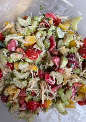 Foto resep Fresh salad celery tomato paprika strawberry