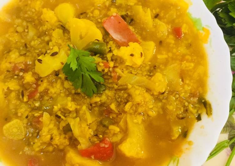 Step-by-Step Guide to Prepare Super Quick Homemade Veggie daliya curry