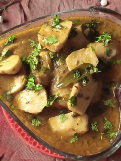 A picture of Arvi(taro root)Ka Khatta (curry).