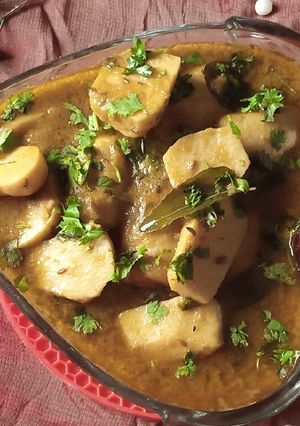 A picture of Arvi(taro root)Ka Khatta (curry).