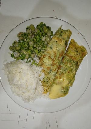 Una foto de Omelette de brócoli rellenas de queso y paleta
