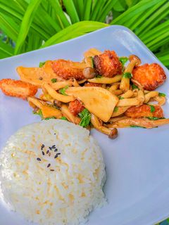 รูปของ ผัดกะเพราเห็ดไก่กรอบ (เจ)