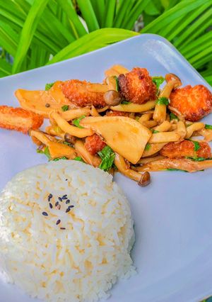 รูปของ ผัดกะเพราเห็ดไก่กรอบ (เจ)
