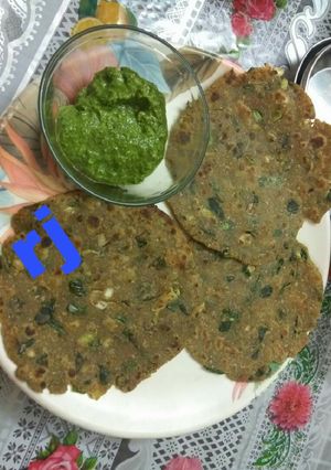 A picture of Rj speciaGreen garlic bajri methi thepla with coriander chutney.