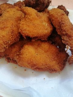 Una foto de Trocitos de pollo rebozados con queso crema y ajo y perejil