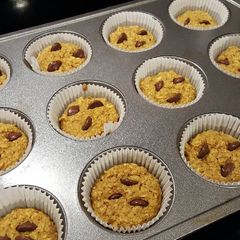 A picture of Pumpkin Chocolate Muffins.