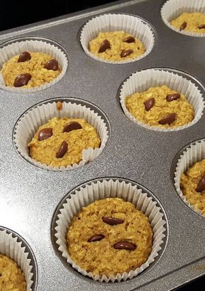 A picture of Pumpkin Chocolate Muffins.