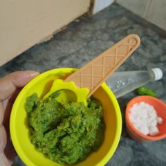 A picture of Hari mircho ki khatti chutney.