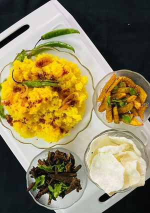 A picture of Khichadi with fried bhindi and Papad.