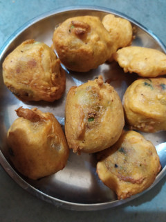आलू मटर कोफ्ता(Aloo matar ka kofta reccipe in Hindi) रेसिपी मुख्य फोटो