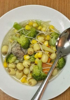 Hình của món Canh sườn hạt sen tốt cho mẹ bầu.