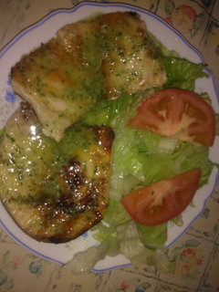 Una foto de Pez espada con salsa verde