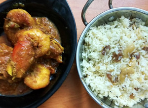 A picture of Chingri Macher Malai Curry and doodh pulao.