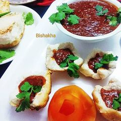 A picture of Urad Dal Beetroot Gravy Bhaji in Pav Tart.