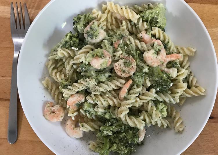 Easiest Way to Prepare Perfect Prawn &amp; Broccoli pasta with Feta cheese sauce