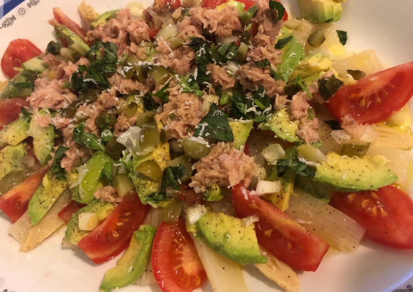 Ensalada de aguacate y espárragos blancos