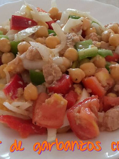 Una foto de Empedrat de garbanzos con bonito*
