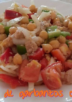 Una foto de Empedrat de garbanzos con bonito*