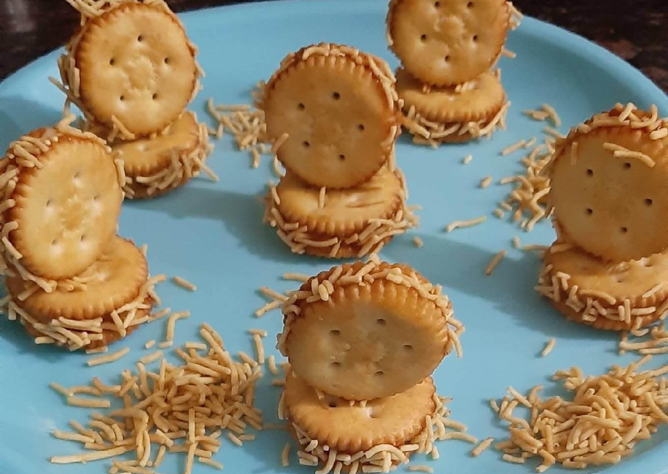 Biscuit sandwich