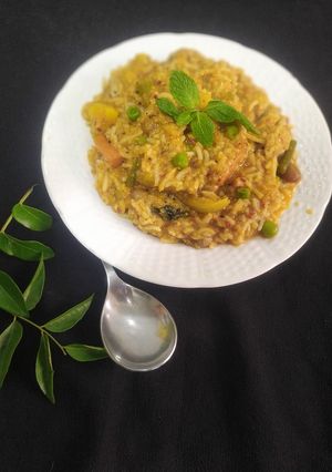 બીસીબેલે રાઈ (Bisibel Rice Recipe In Gujarati) રેસીપી મુખ્ય ફોટો