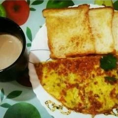 A picture of Left over chicken stuffed Omelette😋💛.