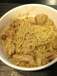 咖哩雞肉炒泡麵 的食譜成品照片