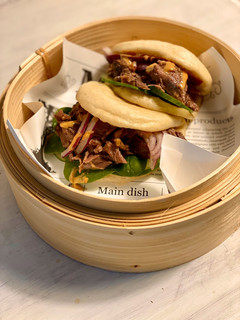 Una foto de Pan bao con carrilleras estofadas
