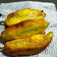 A picture of Mirchi Bhajiya.