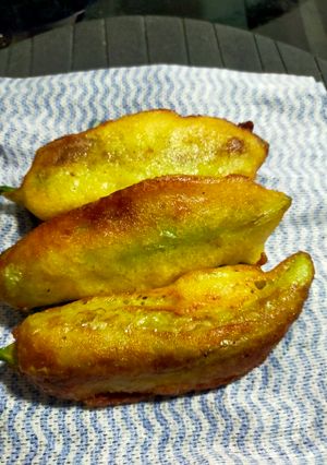 A picture of Mirchi Bhajiya.