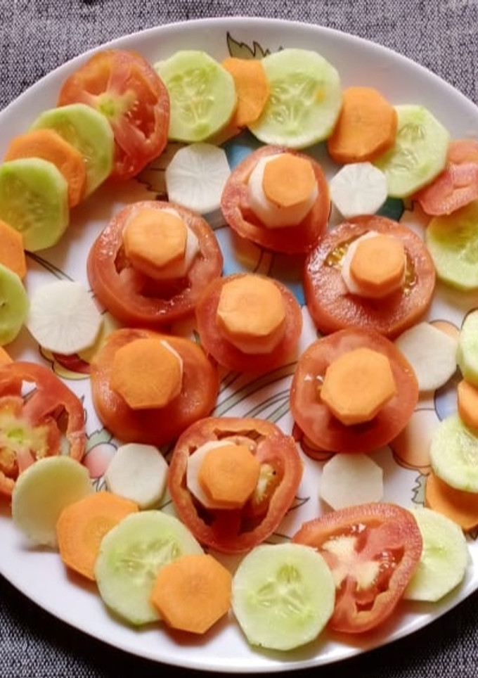 સલાડ (Salad Recipe In Gujarati) રેસીપી મુખ્ય ફોટો
