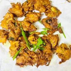 A picture of Onion Pakoras.