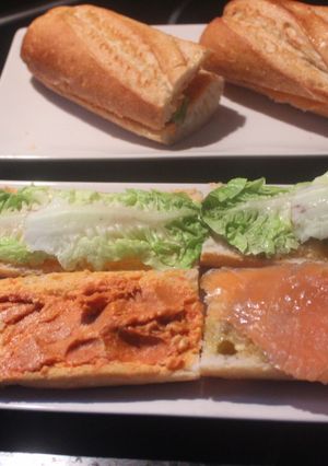 Una foto de Bocadillos compartidos de sobrasada y salmón