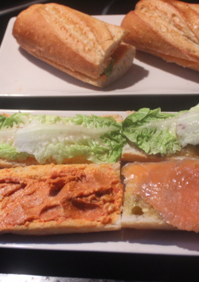Una foto de Bocadillos compartidos de sobrasada y salmón